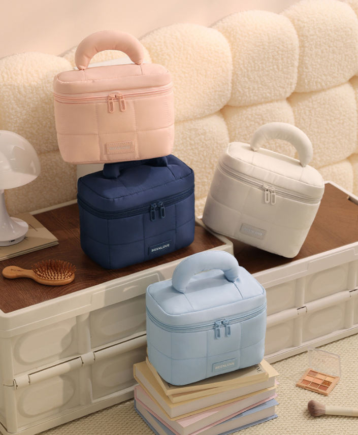 2026 New Portable Waterproof Large-Capacity Makeup & Toiletry Bag for Travel Cosmetics Storage