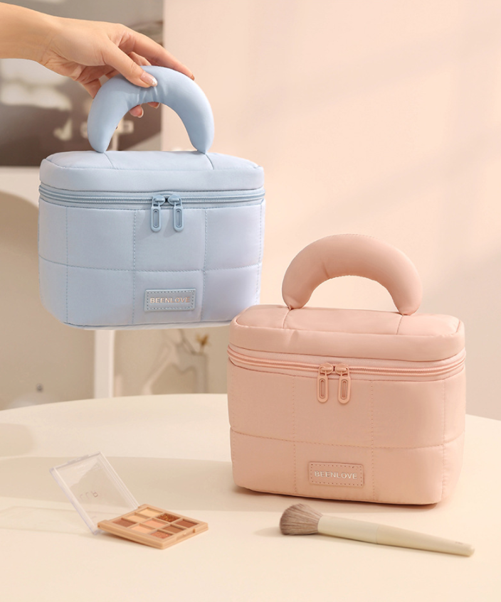 2026 New Portable Waterproof Large-Capacity Makeup & Toiletry Bag for Travel Cosmetics Storage